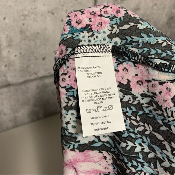 🆕 Suzanne Betro Floral Lace Trumpet Sleeve Top - Picture 5 of 7